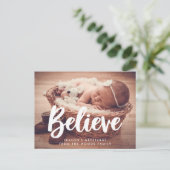 Moderne typografie Believe Vakantie foto Briefkaart (Staand voorkant)