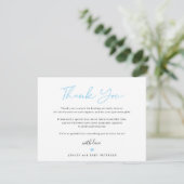 Moderne typografie blauwe script jongens baby show bedankkaart (Staand voorkant)