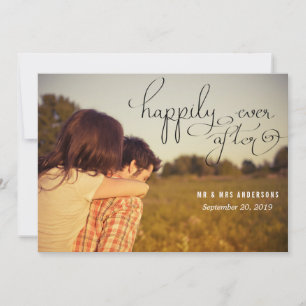 Moderne typografie bruiloftsfoto 'Happily Ever Aft Aankondiging