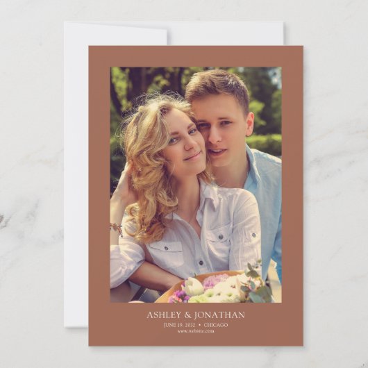 Moderne typografie-centric foto bruiloft kaart (Achterkant)