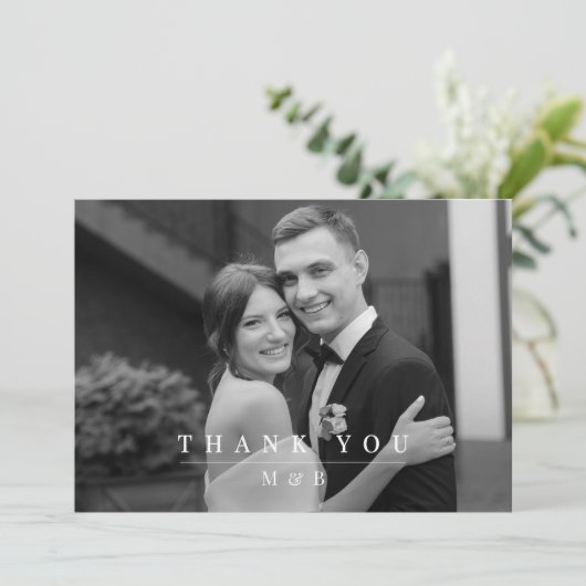 Moderne Typografie Eenvoudige Elegante Trouwfoto Bedankkaart (Staand voorkant)