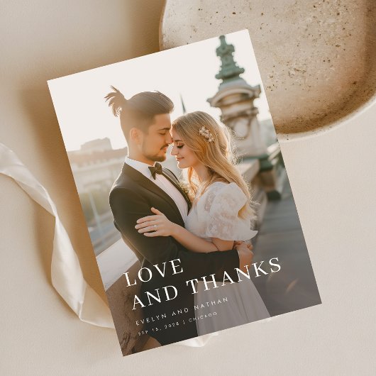 Moderne Typografie Eenvoudige Overlay Foto Bruilof Bedankkaart