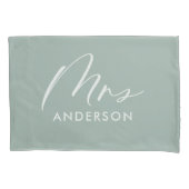 Moderne typografie elegant script mrs sage green kussensloop (Voorkant)
