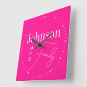 Moderne Typografie Familie Hot Pink Vierkante Klok (Hoek)