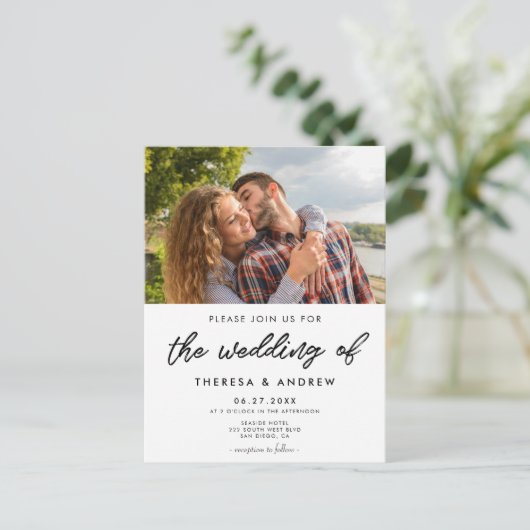 Moderne typografie foto bruiloft uitnodiging (Staand voorkant)