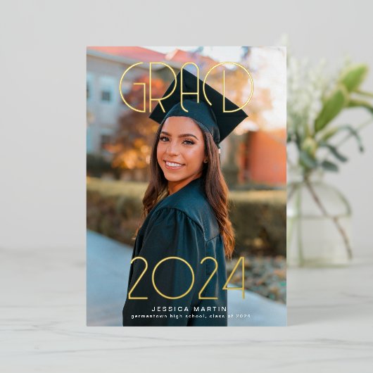 Moderne Typografie Foto Graduation Party Folie Uitnodiging (Staand Voorkant)