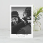 Moderne typografie-foto in zwart-wit save the date (Staand voorkant)
