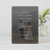 Moderne typografie foto overlay elegante bruiloft kaart (Staand voorkant)