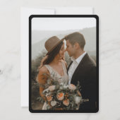 Moderne typografie foto overlay elegante bruiloft kaart (Achterkant)