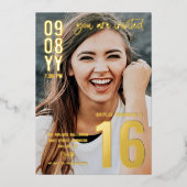 Moderne Typografie Foto Sweet 16 Gold Folie Uitnodiging (Voorkant)