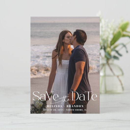 Moderne Typografie Foto Wedding Save The Date (Staand voorkant)