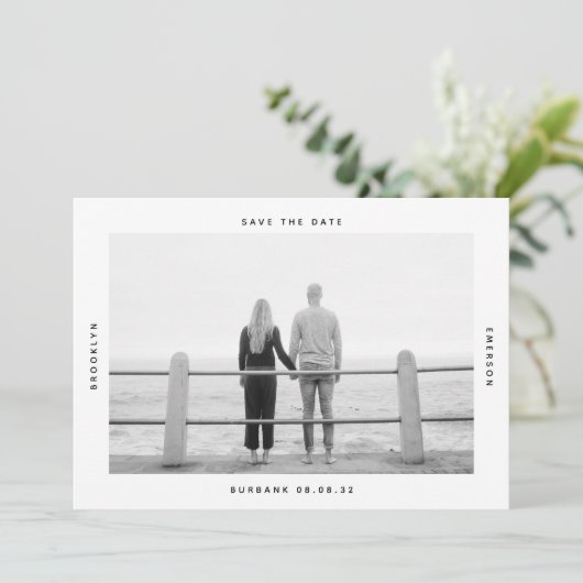 Moderne Typografie Foto Wedding Save The Date (Staand voorkant)