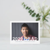 Moderne Typografie Fotooverlay Graduparty Aankondigingskaart (Staand voorkant)