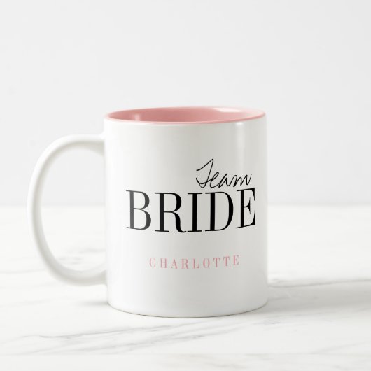 Moderne typografie Gepersonaliseerde Team Bride Mo Tweekleurige Koffiemok (Links)