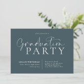 Moderne Typografie Graduation Party Blauwgroen Kaart (Staand voorkant)