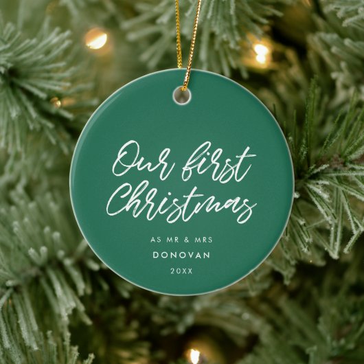Moderne Typografie Groen Onze Eerste Kerstdag Keramisch Ornament (Boom)