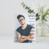 Moderne Typografie Guy Photo Minimalist Afstuderen Uitnodiging Briefkaart (Staand voorkant)