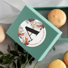Moderne typografie Herfstbladeren Naam Monogram  Ronde Sticker