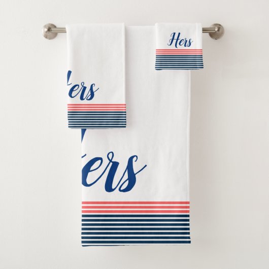Moderne Typografie Hers-Blue & Coral - rode streep Bad Handdoek (Insitu)