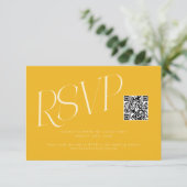 Moderne typografie Huwelijks QR-code Geel RSVP Kaartje (Staand voorkant)