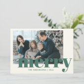Moderne typografie in Green Merry Custom Photo Feestdagenkaart (Staand voorkant)