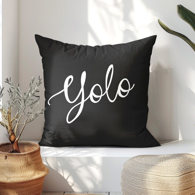 Moderne typografie in zwart en wit YOLO Kussen (Creator heeft geüpload)