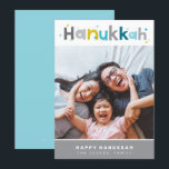 MODERNE TYPOGRAFIE leuk kleurrijk fotoportret Feestdagenkaart<br><div class="desc">door kat massard >> www.simplysweetPAPERIE.com <<<< Een supereenvoudige fotovakantiekaart om het seizoen met familie en vrienden te vieren. Maximale oppervlakte om uw prachtige familie weer te geven! TIPS 1. Resize/verander de foto de "pas het"knoop aan. 2. U kunt de doopvonten ook veranderen, meer tekst bewegen en toevoegen! U MOET HELPEN...</div>