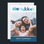 MODERNE TYPOGRAFIE leuk kleurrijk fotoportret Feestdagenkaart<br><div class="desc">door kat massard >> www.simplysweetPAPERIE.com <<<< Een supereenvoudige fotovakantiekaart om het seizoen met familie en vrienden te vieren. Maximale oppervlakte om uw prachtige familie weer te geven! TIPS 1. Resize/verander de foto de "pas het"knoop aan. 2. U kunt de doopvonten ook veranderen, meer tekst bewegen en toevoegen! U MOET HELPEN...</div>