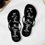 Moderne Typografie "Maid of Honor" Teenslippers<br><div class="desc">Gepersonaliseerde Bridal party teenslippers met een stijlvolle en trendy script typografie. Pas met het monogram van de bruid en de bruidegom, huwelijksdatum, en de naam van de Meester van eer voor een van een soort ontwerp aan! Op zoek naar een aangepaste kleur? Geen probleem! Stuur gewoon uw verzoek naar heartlockedstudio...</div>