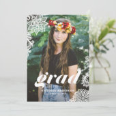 Moderne Typografie met Lace Photo Graduation Party Kaart (Staand voorkant)