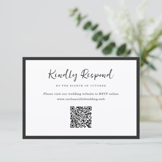 Moderne typografie Minimalistische QR-code bruilof RSVP Kaartje (Staand voorkant)