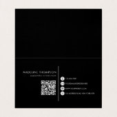 Moderne typografie monogram zwart QR-code gevouwen Visitekaartje (Binnenkant ongevouwen)