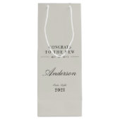 Moderne typografie Mr en Mrs bruiloft Wijn Cadeautas (Achterkant)