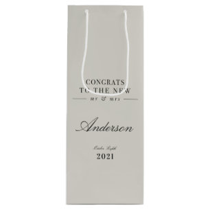 Moderne typografie Mr en Mrs bruiloft Wijn Cadeautas