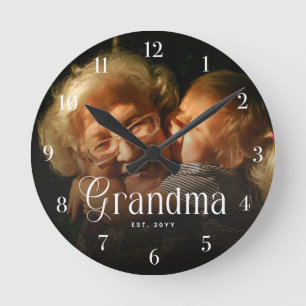 Moderne typografie oma cadeau met foto ronde klok