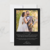 Moderne typografie op zwarte huwelijksfoto bedankkaart (Achterkant)