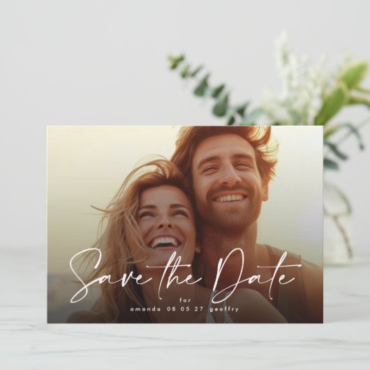 Moderne Typografie Overlay Foto Save The Date (Staand voorkant)