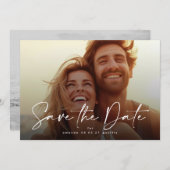 Moderne Typografie Overlay Foto Save The Date (Voorkant / Achterkant)