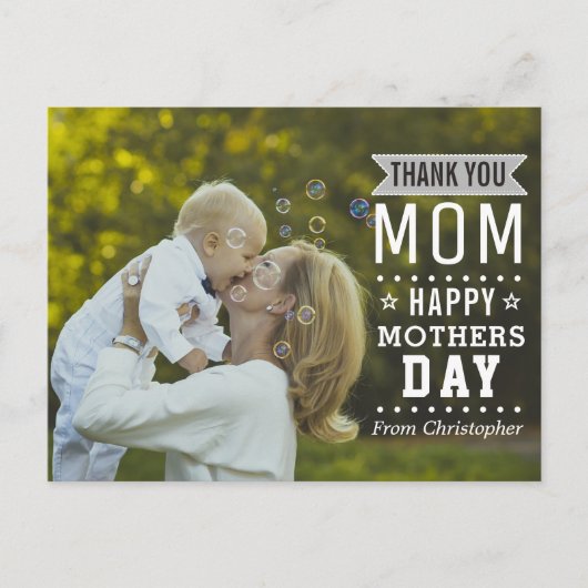 Moderne Typografie Overlay Happy Moederdag Photo Briefkaart (Voorkant)