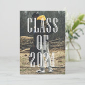 Moderne Typografie Overlay Klasse van 2024 Afstude Kaart (Staand voorkant)