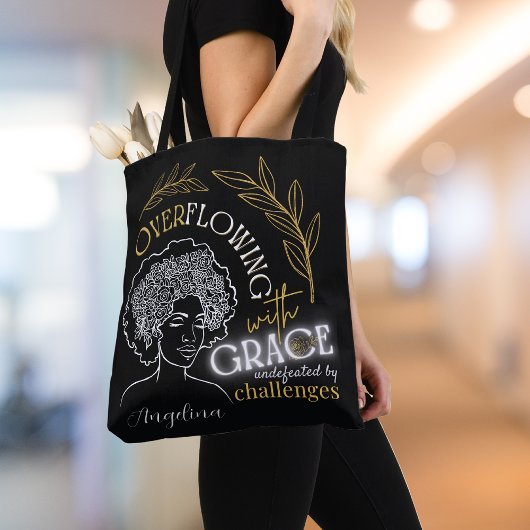 Moderne Typografie Overlopend Grace Bloemen Haar Tote Bag