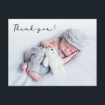 Moderne Typografie Pasgeboren Baby Foto Dank u Briefkaart<br><div class="desc">Elegant Modern Script Newborn Baby Foto Dank u Briefkaart. Beschikt over een prachtige "dank u" tekst in een met de hand geletterde kalligrafie of typografie lettertype foto overlay script. Aan de achterkant vooraf gemaakte persoonlijke boodschap in zwart-wit. Gemakkelijk te personaliseren met uw baby foto en gegevens.</div>