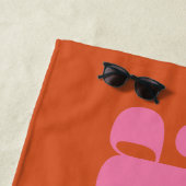 Moderne Typografie Persoonlijke naam | Roze Sinaas Strandlaken (In situ)