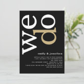Moderne typografie QR Code White Gold Black Weddin Kaart (Staand voorkant)