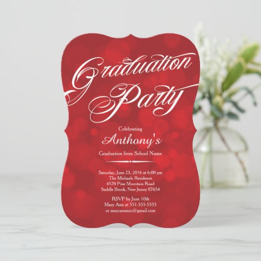 Moderne Typografie Red Bokeh Graduation Party Kaart (Staand voorkant)