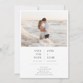 Moderne Typografie Strand Fotobestemming Trouwen Save The Date (Voorkant)
