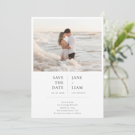 Moderne Typografie Strand Fotobestemming Trouwen Save The Date (Staand voorkant)