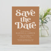 Moderne Typografie Terracotta Save The Date (Staand voorkant)