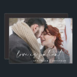 Moderne typografie trouwen uitgesteld bewaar de da save the date<br><div class="desc">Liefde is geduldig. Moderne klassieke typografie vet uitgestelde trouwdatum bewaren kaart. Met moderne,  elegante typografie en gestreept ontwerp. Kleuren kunnen worden aangepast.</div>