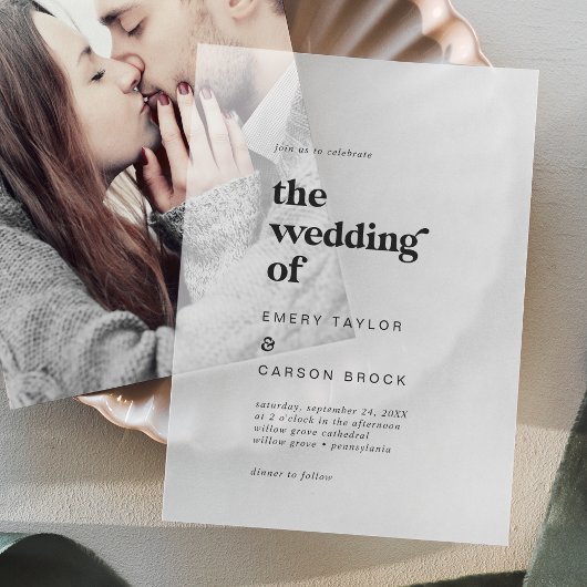 Moderne typografie Unieke retro bruiloft Vellum Uitnodigingen